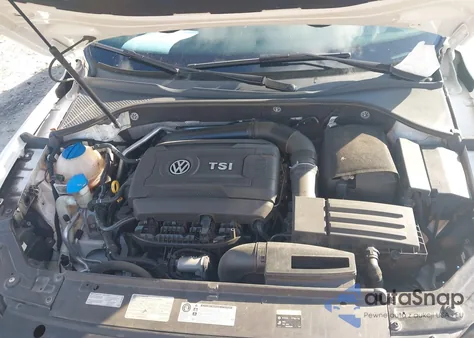 2015 Volkswagen Passat 1.8T Wolfsburg Edition z USA, uszkodzony, nr VIN 1VWAT7A33FC018221